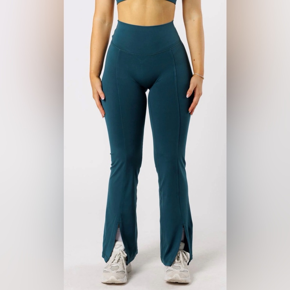Paragon Reluna Front Slit Sculptseam Flare Leggings
